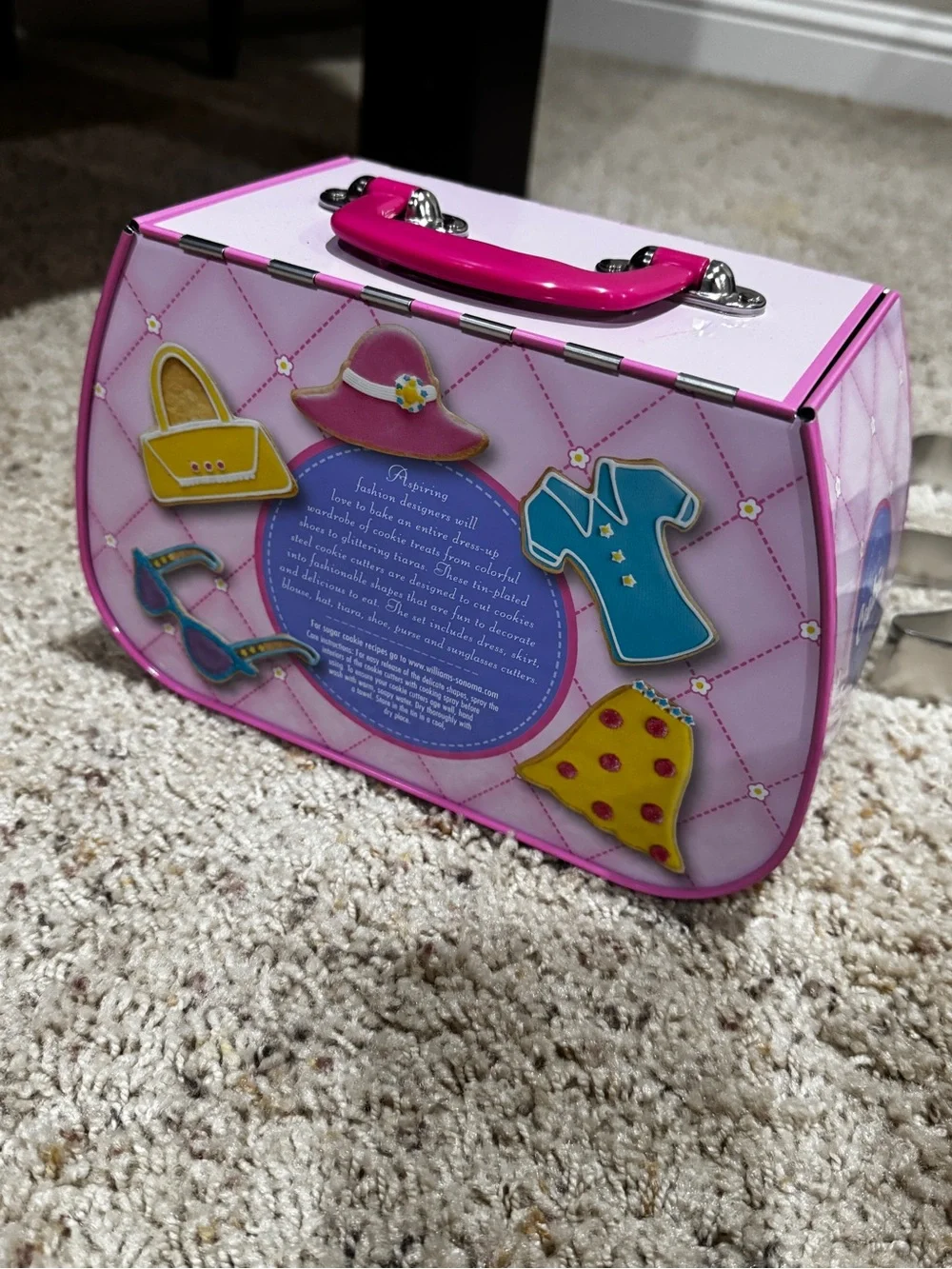 New Williams Sonoma dress up clothes cookie cutter set in pink tin purse